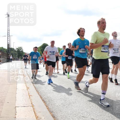 29.06.2025 - hella hamburg halbmarathon Lena Gebhardt http://msf.ph/oto/8373092 29.06.2025 10:15:02 Lombardsbrücke 10391, 7439, 15, 16208, 14999, 10717, 8239, 1071, 1296, 1379, 1524, 1575, 1728, 1745, 2046, 2140, 2281, 2601, 2690, 2990, 3025, 3154, 3454, 3507, 3509, 3513, 3650, 3691, 3834, 3844, 4495, 4641, 5191, 5271, 5608, 5800, 5981, 5986, 6181, 6248, 6317, 6935, 7195, 7439, 7452, 7881, 8055, 8147, 8237, 8239, 8256, 8275, 8522, 8563, 8609, 8755, 8854, 9113, 9173, 9556, 9663, 9709, 9847, 9911, 9975, 10391, 10589, 10610, 10717, 10963, 11271, 11598 meine-sportfotos.de