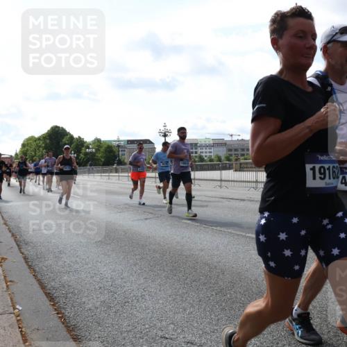 29.06.2025 - hella hamburg halbmarathon Lena Gebhardt http://msf.ph/oto/8373099 29.06.2025 10:02:18 Lombardsbrücke 16634, 19162, 4985, 1924, 1128, 1254, 1364, 1432, 1453, 1733, 2142, 2322, 2323, 2685, 2712, 3169, 3780, 3976, 4066, 4286, 4985, 5742, 5763, 6166, 6295, 6322, 6327, 6438, 6595, 6708, 6860, 7031, 7049, 7189, 7223, 7243, 7323, 7869, 8749, 9020, 9021, 9131, 9156, 9230, 9353, 9554, 9741, 9928, 10177, 10866, 10882, 11191, 11554, 11670, 11702, 11782, 11871, 11938, 12315, 12316, 12491, 14471, 14660, 14677, 16420 meine-sportfotos.de