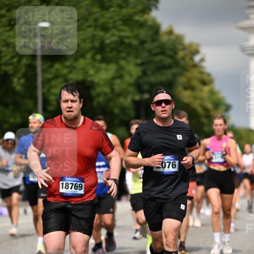 29.06.2025 - hella hamburg halbmarathon Dr. Thomas Lammeyer http://msf.ph/oto/8373108 29.06.2025 10:19:57 Kennedybrücke 1212, 1308, 1440, 1651, 2071, 2076, 2140, 2436, 2601, 2835, 3167, 4828, 5046, 5423, 7897, 7941, 7942, 8057, 8169, 8274, 8746, 8885, 9192, 9307, 9784, 9881, 10108, 10608, 11113, 11303 meine-sportfotos.de