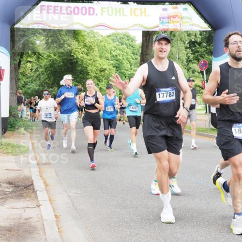 29.06.2025 - hella hamburg halbmarathon MichiJ http://msf.ph/oto/8373127 29.06.2025 10:44:57 Zwischen KM18-KM19 2282, 2806, 2840, 2907, 3251, 4088, 5341, 6104, 7856, 10020, 13287, 13664, 13880, 14914, 15145, 16113, 16517, 16910, 17531, 17782, 18762 meine-sportfotos.de