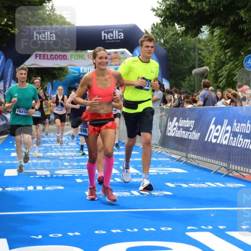 29.06.2025 - hella hamburg halbmarathon Strokosch-Dieckow http://msf.ph/oto/8373135 29.06.2025 10:49:07 Ziel 2013, 4832, 4847, 4890, 6389, 7297, 8112, 8302, 8821, 10184, 13614, 15523, 16369, 16414, 16627, 16731, 17173, 17632, 18598, 18842 meine-sportfotos.de