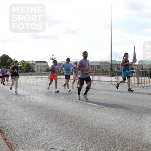 29.06.2025 - hella hamburg halbmarathon Lena Gebhardt http://msf.ph/oto/8373158 29.06.2025 10:02:18 Lombardsbrücke 18130, 2322, 3976, 1683, 1128, 1254, 1364, 1432, 1453, 1733, 2142, 2322, 2323, 2685, 2712, 3169, 3780, 3976, 4066, 4286, 4985, 5742, 5763, 6166, 6295, 6322, 6327, 6438, 6595, 6708, 6860, 7031, 7049, 7189, 7223, 7243, 7323, 7869, 8749, 9020, 9021, 9131, 9156, 9230, 9353, 9554, 9741, 9928, 10177, 10866, 10882, 11191, 11554, 11670, 11702, 11782, 11871, 11938, 12315, 12316, 12491, 14471, 14660, 14677, 16420 meine-sportfotos.de