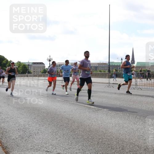 29.06.2025 - hella hamburg halbmarathon Lena Gebhardt http://msf.ph/oto/8373199 29.06.2025 10:02:18 Lombardsbrücke 5763, 8130, 2322, 3976, 2323, 16634, 1128, 1254, 1364, 1432, 1453, 1733, 2142, 2322, 2323, 2685, 2712, 3169, 3780, 3976, 4066, 4286, 4985, 5742, 5763, 6166, 6295, 6322, 6327, 6438, 6595, 6708, 6860, 7031, 7049, 7189, 7223, 7243, 7323, 7869, 8749, 9020, 9021, 9131, 9156, 9230, 9353, 9554, 9741, 9928, 10177, 10866, 10882, 11191, 11554, 11670, 11702, 11782, 11871, 11938, 12315, 12316, 12491, 14471, 14660, 14677, 16420 meine-sportfotos.de
