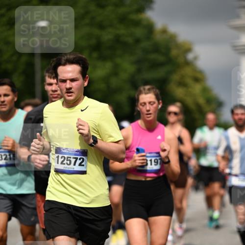 29.06.2025 - hella hamburg halbmarathon Dr. Thomas Lammeyer http://msf.ph/oto/8373308 29.06.2025 10:20:00 Kennedybrücke 1212, 1308, 1651, 2071, 2076, 2436, 2601, 2835, 3167, 4583, 4828, 5046, 5423, 7897, 8057, 8169, 8274, 8554, 8746, 9192, 9307, 9601, 9784, 9881, 10608, 10844, 11113, 11303 meine-sportfotos.de