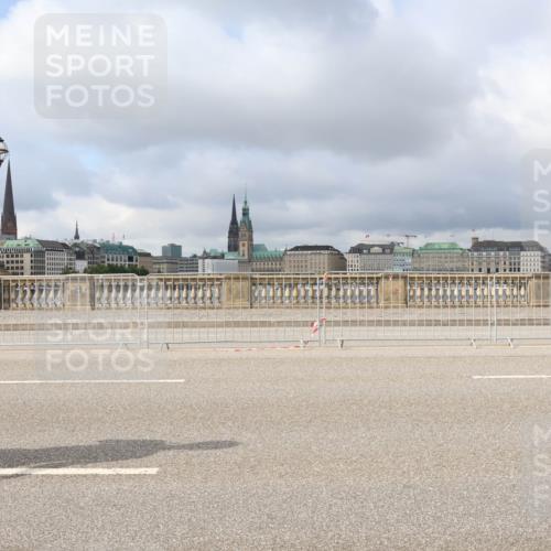 29.06.2025 - hella hamburg halbmarathon Lena Gebhardt http://msf.ph/oto/8373336 29.06.2025 09:12:24 Lombardsbrücke  meine-sportfotos.de