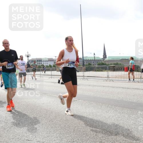 29.06.2025 - hella hamburg halbmarathon Lena Gebhardt http://msf.ph/oto/8373366 29.06.2025 10:39:51 Lombardsbrücke 5869, 10833, 25, 18944, 5045, 10666, 2976, 1058, 1076, 1291, 1586, 1691, 1899, 2254, 2313, 2578, 2866, 2888, 2976, 3046, 3353, 3882, 3883, 3884, 4173, 4298, 4471, 4609, 4752, 4855, 5045, 5229, 5654, 5701, 5877, 5901, 6097, 6321, 6427, 6428, 6548, 6698, 6719, 6726, 6739, 6748, 6750, 6890, 7045, 7053, 7125, 7199, 7429, 7455, 7456, 7684, 8107, 8612, 8995, 9569, 9698, 9747, 9777, 10441, 10512 meine-sportfotos.de