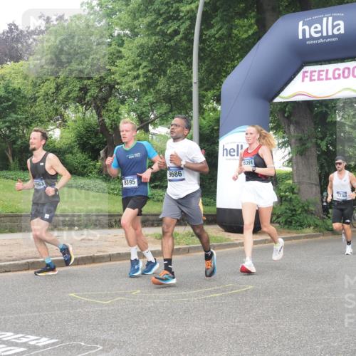 29.06.2025 - hella hamburg halbmarathon KatJ http://msf.ph/oto/8373367 29.06.2025 10:23:56 Zwischen KM18-KM19 1002, 1644, 8395 meine-sportfotos.de