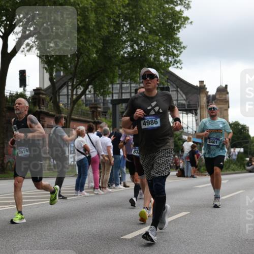 29.06.2025 - hella hamburg halbmarathon Yannick Fuchs http://msf.ph/oto/8373374 29.06.2025 10:53:50 20KM 1019, 1544, 2780, 3169, 3780, 4238, 4379, 4986, 5272, 6327, 6470, 7259, 7824, 8030, 8326, 8481, 8749, 8807, 9741, 9985, 10271, 10281, 10301, 10488, 11018, 11114, 11158, 11159, 11250, 11757, 12406, 12422, 12446, 12779, 13036, 13706, 13847, 13993, 14471, 14823, 15083, 15525, 15673, 15785, 15914, 16227, 16530, 16608, 16754, 16915, 17304, 17860, 18130, 18377, 18624, 18855, 19178 meine-sportfotos.de