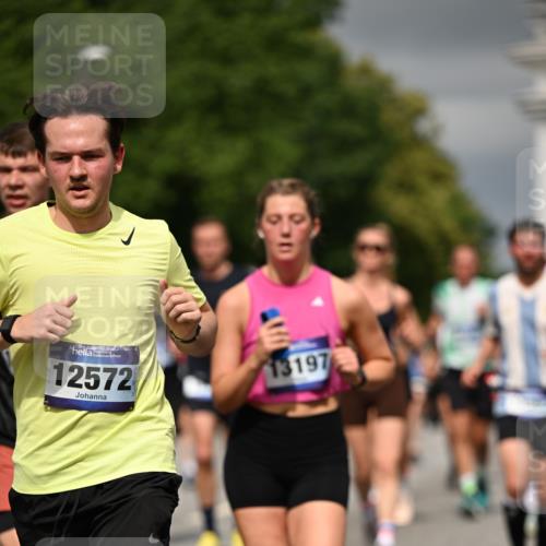 29.06.2025 - hella hamburg halbmarathon Dr. Thomas Lammeyer http://msf.ph/oto/8373377 29.06.2025 10:20:00 Kennedybrücke 1212, 1308, 1651, 2071, 2076, 2436, 2601, 2835, 3167, 4583, 4828, 5046, 5423, 7897, 8057, 8169, 8274, 8554, 8746, 9192, 9307, 9601, 9784, 9881, 10608, 10844, 11113, 11303 meine-sportfotos.de