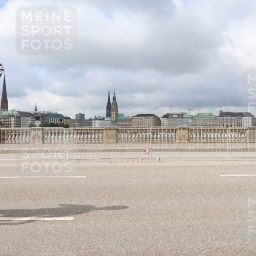 29.06.2025 - hella hamburg halbmarathon Lena Gebhardt http://msf.ph/oto/8373394 29.06.2025 09:12:24 Lombardsbrücke  meine-sportfotos.de