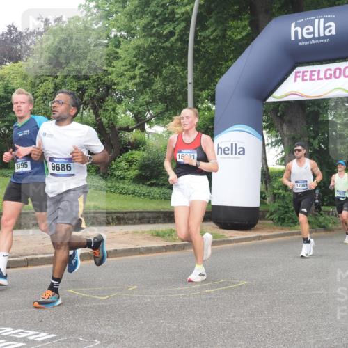 29.06.2025 - hella hamburg halbmarathon KatJ http://msf.ph/oto/8373405 29.06.2025 10:23:57 Zwischen KM18-KM19 1002, 1644, 8395 meine-sportfotos.de