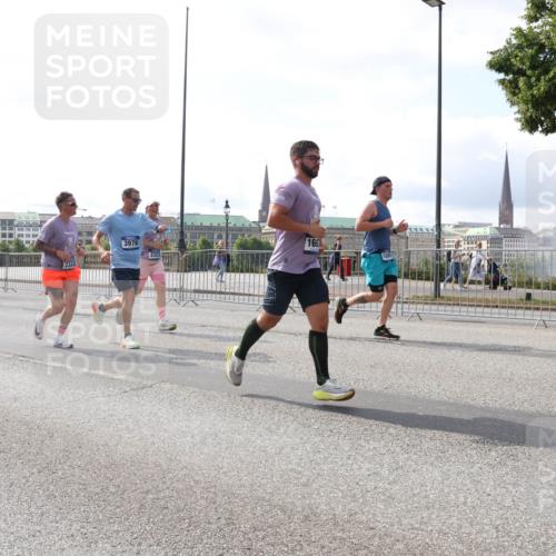 29.06.2025 - hella hamburg halbmarathon Lena Gebhardt http://msf.ph/oto/8373410 29.06.2025 10:02:19 Lombardsbrücke 1128, 1254, 1364, 1432, 1453, 1733, 2142, 2322, 2323, 2685, 2712, 3169, 3780, 3976, 4066, 4286, 4985, 5742, 5763, 6166, 6295, 6322, 6327, 6438, 6595, 6708, 6860, 7031, 7049, 7189, 7223, 7243, 7323, 7869, 8003, 8749, 9020, 9021, 9131, 9156, 9230, 9353, 9554, 9741, 9928, 10177, 10866, 11191, 11554, 11670, 11702, 11782, 11871, 11938, 12315, 12316, 12491, 14471, 14660, 14677, 16420 meine-sportfotos.de