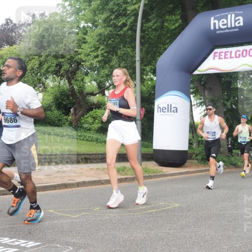 29.06.2025 - hella hamburg halbmarathon KatJ http://msf.ph/oto/8373430 29.06.2025 10:23:57 Zwischen KM18-KM19 1002, 1644, 8395 meine-sportfotos.de