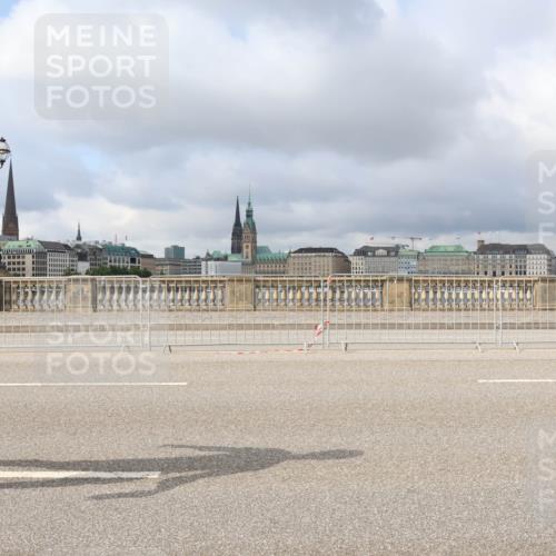 29.06.2025 - hella hamburg halbmarathon Lena Gebhardt http://msf.ph/oto/8373534 29.06.2025 09:12:24 Lombardsbrücke 511 meine-sportfotos.de