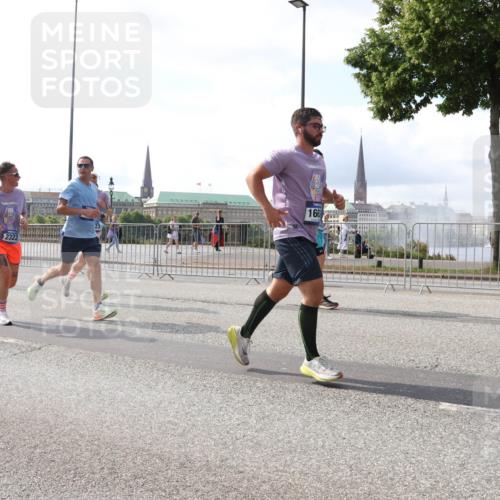 29.06.2025 - hella hamburg halbmarathon Lena Gebhardt http://msf.ph/oto/8373539 29.06.2025 10:02:19 Lombardsbrücke 2322, 166, 1128, 1254, 1364, 1432, 1453, 1733, 2142, 2322, 2323, 2685, 2712, 3169, 3780, 3976, 4066, 4286, 4985, 5742, 5763, 6166, 6295, 6322, 6327, 6438, 6595, 6708, 6860, 7031, 7049, 7189, 7223, 7243, 7323, 7869, 8003, 8749, 9020, 9021, 9131, 9156, 9230, 9353, 9554, 9741, 9928, 10177, 10866, 11191, 11554, 11670, 11702, 11782, 11871, 11938, 12315, 12316, 12491, 14471, 14660, 14677, 16420 meine-sportfotos.de