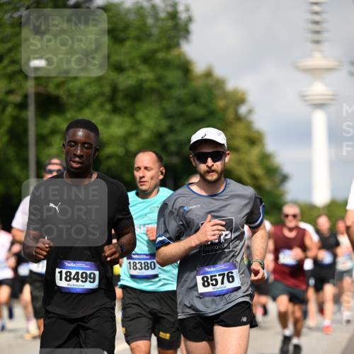 29.06.2025 - hella hamburg halbmarathon Dr. Thomas Lammeyer http://msf.ph/oto/8373544 29.06.2025 09:58:08 Kennedybrücke 1098, 1119, 1171, 1342, 1399, 1413, 1750, 1892, 1942, 2020, 2188, 2442, 2470, 2561, 2842, 2889, 3477, 3562, 4017, 4029, 4185, 4270, 4816, 5020, 5447, 5706, 5884, 6198, 6266, 6630, 6819, 7087, 7297, 7709, 8142, 8374, 8482, 8576, 9051, 9463, 9619, 10237, 10529, 11422 meine-sportfotos.de