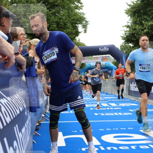 29.06.2025 - hella hamburg halbmarathon Strokosch-Dieckow http://msf.ph/oto/8373553 29.06.2025 10:48:53 Ziel 1381, 1452, 1884, 1892, 2260, 3213, 3985, 7067, 8821, 8889, 9482, 9661, 9695, 11519, 12421, 12534, 13009, 13183, 13688, 13976, 15309, 16653, 17007, 18873 meine-sportfotos.de