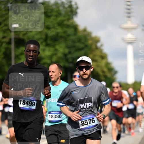 29.06.2025 - hella hamburg halbmarathon Dr. Thomas Lammeyer http://msf.ph/oto/8373576 29.06.2025 09:58:08 Kennedybrücke 1098, 1119, 1171, 1342, 1399, 1413, 1750, 1892, 1942, 2020, 2188, 2442, 2470, 2561, 2842, 2889, 3477, 3562, 4017, 4029, 4185, 4270, 4816, 5020, 5447, 5706, 5884, 6198, 6266, 6630, 6819, 7087, 7297, 7709, 8142, 8374, 8482, 8576, 9051, 9463, 9619, 10237, 10529, 11422 meine-sportfotos.de