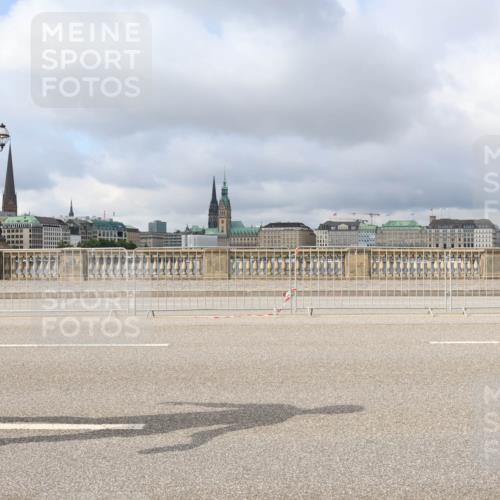 29.06.2025 - hella hamburg halbmarathon Lena Gebhardt http://msf.ph/oto/8373599 29.06.2025 09:12:24 Lombardsbrücke 511 meine-sportfotos.de