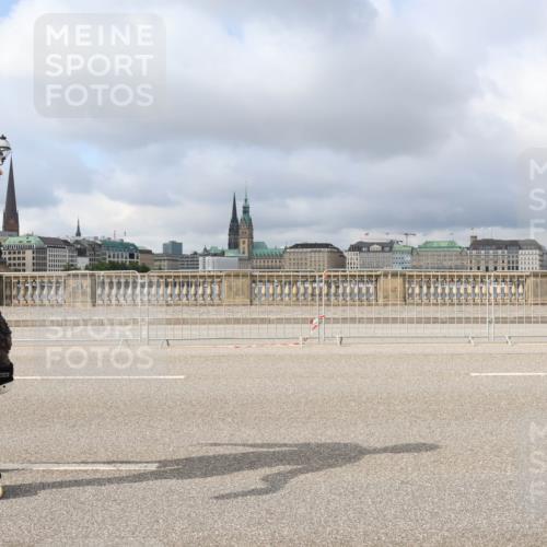 29.06.2025 - hella hamburg halbmarathon Lena Gebhardt http://msf.ph/oto/8373659 29.06.2025 09:12:24 Lombardsbrücke 511 meine-sportfotos.de