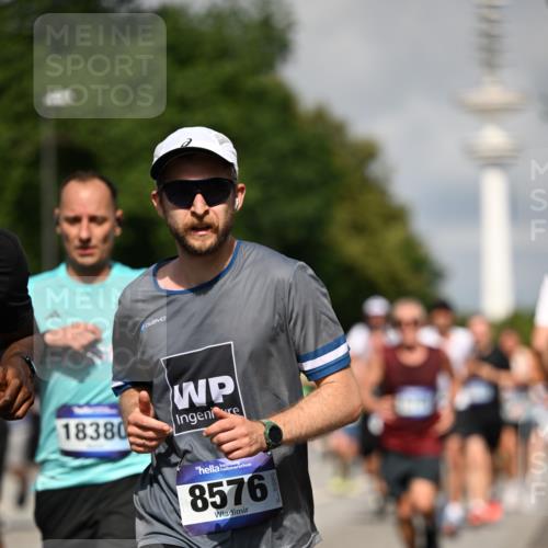 29.06.2025 - hella hamburg halbmarathon Dr. Thomas Lammeyer http://msf.ph/oto/8373710 29.06.2025 09:58:09 Kennedybrücke 1098, 1119, 1171, 1342, 1399, 1413, 1750, 1892, 1942, 2020, 2367, 2442, 2470, 2561, 2842, 2889, 3562, 4017, 4029, 4270, 4816, 5020, 5447, 5706, 5884, 6198, 6266, 6630, 6819, 7087, 7297, 7709, 8142, 8374, 8482, 8576, 8916, 9051, 9463, 9619, 10057, 10237, 10529, 11422 meine-sportfotos.de