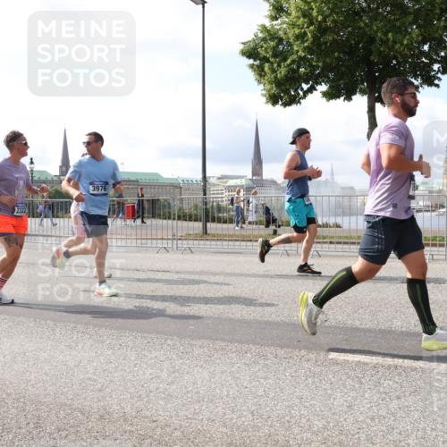 29.06.2025 - hella hamburg halbmarathon Lena Gebhardt http://msf.ph/oto/8373776 29.06.2025 10:02:20 Lombardsbrücke 2322, 3976, 1128, 1254, 1364, 1432, 1453, 1702, 1733, 2142, 2322, 2323, 2685, 2712, 3169, 3780, 3976, 4066, 4286, 4985, 5742, 5763, 6166, 6295, 6322, 6327, 6438, 6595, 6708, 6860, 7031, 7049, 7189, 7223, 7243, 7323, 7869, 8003, 8662, 8749, 9020, 9021, 9131, 9156, 9353, 9554, 9741, 9928, 9986, 10177, 10866, 11191, 11554, 11670, 11702, 11782, 11871, 11938, 12315, 12316, 12491, 14471, 14660, 14677, 16420 meine-sportfotos.de