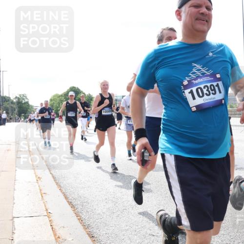 29.06.2025 - hella hamburg halbmarathon Lena Gebhardt http://msf.ph/oto/8373782 29.06.2025 10:15:04 Lombardsbrücke 11271, 10589, 11, 10391, 1575, 1071, 1296, 1379, 1524, 1575, 1728, 1745, 2046, 2140, 2281, 2601, 2690, 3025, 3154, 3454, 3507, 3509, 3513, 3650, 3691, 3844, 4495, 4641, 5191, 5271, 5608, 5800, 5981, 5986, 6181, 6248, 6317, 6935, 7195, 7439, 7452, 7881, 8055, 8237, 8239, 8256, 8275, 8522, 8563, 8609, 8755, 8854, 9113, 9173, 9556, 9663, 9709, 9847, 9911, 9975, 9997, 10391, 10589, 10610, 10717, 10963, 11271, 11598 meine-sportfotos.de