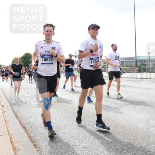 29.06.2025 - hella hamburg halbmarathon Lena Gebhardt http://msf.ph/oto/8373803 29.06.2025 10:39:53 Lombardsbrücke 5869, 10833, 1044, 4752, 18944, 10666, 3046, 1058, 1076, 1291, 1586, 1691, 1899, 2019, 2254, 2313, 2578, 2866, 2888, 2976, 3046, 3882, 3883, 3884, 4173, 4298, 4471, 4609, 4752, 5045, 5229, 5263, 5654, 5701, 5877, 5901, 6097, 6321, 6427, 6428, 6548, 6698, 6719, 6726, 6739, 6748, 6750, 6890, 7045, 7053, 7125, 7199, 7429, 7455, 7456, 7684, 8107, 8612, 8995, 9569, 9698, 9747, 9777, 10441, 10512 meine-sportfotos.de