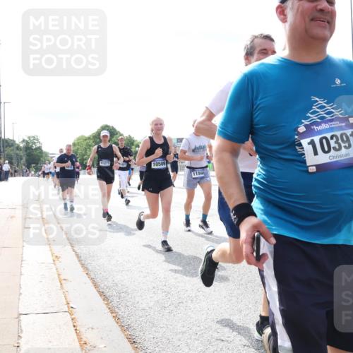29.06.2025 - hella hamburg halbmarathon Lena Gebhardt http://msf.ph/oto/8373912 29.06.2025 10:15:04 Lombardsbrücke 11271, 1, 881, 10589, 11598, 10391, 1071, 1296, 1379, 1524, 1575, 1728, 1745, 2046, 2140, 2281, 2601, 2690, 3025, 3154, 3454, 3507, 3509, 3513, 3650, 3691, 3844, 4495, 4641, 5191, 5271, 5608, 5800, 5981, 5986, 6181, 6248, 6317, 6935, 7195, 7439, 7452, 7881, 8055, 8237, 8239, 8256, 8275, 8522, 8563, 8609, 8755, 8854, 9113, 9173, 9556, 9663, 9709, 9847, 9911, 9975, 9997, 10391, 10589, 10610, 10717, 10963, 11271, 11598 meine-sportfotos.de