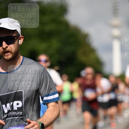 29.06.2025 - hella hamburg halbmarathon Dr. Thomas Lammeyer http://msf.ph/oto/8373931 29.06.2025 09:58:10 Kennedybrücke 1098, 1119, 1171, 1342, 1399, 1750, 1892, 1942, 2020, 2367, 2442, 2470, 2561, 2842, 2889, 3562, 4017, 4029, 4270, 4816, 5020, 5447, 5706, 5884, 6198, 6266, 6290, 6630, 6819, 7087, 7297, 7709, 8142, 8374, 8482, 8576, 8698, 8916, 9051, 9463, 9619, 10057, 10237, 10529, 11422 meine-sportfotos.de