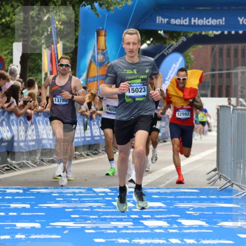 29.06.2025 - hella hamburg halbmarathon Strokosch-Dieckow http://msf.ph/oto/8373975 29.06.2025 10:26:53 Ziel 5344, 9079, 12641, 12992, 13780, 13956, 15023, 15671, 19050 meine-sportfotos.de