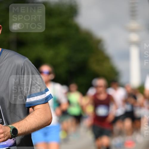 29.06.2025 - hella hamburg halbmarathon Dr. Thomas Lammeyer http://msf.ph/oto/8373988 29.06.2025 09:58:10 Kennedybrücke 1098, 1119, 1171, 1342, 1399, 1750, 1892, 1942, 2020, 2367, 2442, 2470, 2561, 2842, 2889, 3562, 4017, 4029, 4270, 4816, 5020, 5447, 5706, 5884, 6198, 6266, 6290, 6630, 6819, 7087, 7297, 7709, 8142, 8374, 8482, 8576, 8698, 8916, 9051, 9463, 9619, 10057, 10237, 10529, 11422 meine-sportfotos.de