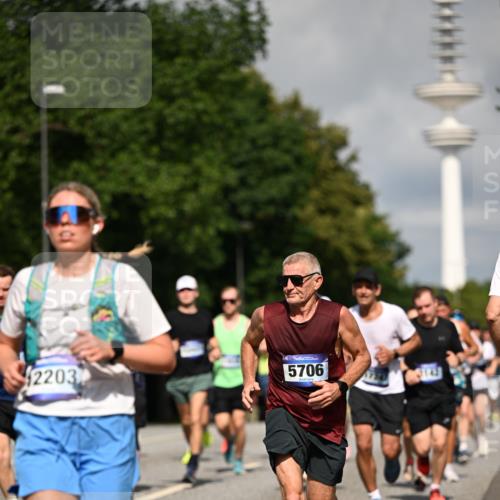 29.06.2025 - hella hamburg halbmarathon Dr. Thomas Lammeyer http://msf.ph/oto/8374076 29.06.2025 09:58:10 Kennedybrücke 1098, 1119, 1171, 1342, 1399, 1750, 1892, 1942, 2020, 2367, 2442, 2470, 2561, 2842, 2889, 3562, 4017, 4029, 4270, 4816, 5020, 5447, 5706, 5884, 6198, 6266, 6290, 6630, 6819, 7087, 7297, 7709, 8142, 8374, 8482, 8576, 8698, 8916, 9051, 9463, 9619, 10057, 10237, 10529, 11422 meine-sportfotos.de