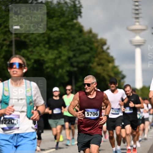 29.06.2025 - hella hamburg halbmarathon Dr. Thomas Lammeyer http://msf.ph/oto/8374105 29.06.2025 09:58:11 Kennedybrücke 1098, 1119, 1171, 1342, 1399, 1750, 1942, 2020, 2222, 2367, 2442, 2470, 2561, 2670, 2842, 2889, 3562, 4017, 4029, 4270, 4816, 5020, 5447, 5706, 5884, 6198, 6266, 6290, 6630, 6819, 7087, 7297, 7709, 8142, 8374, 8482, 8576, 8698, 8916, 9051, 9463, 9619, 10057, 10237, 10529, 11422 meine-sportfotos.de