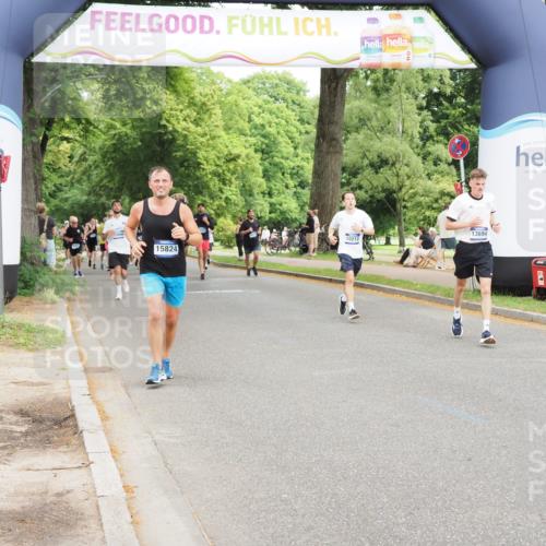 29.06.2025 - hella hamburg halbmarathon MichiJ http://msf.ph/oto/8374117 29.06.2025 10:45:07 Zwischen KM18-KM19 2606, 6281, 9835, 10212, 10896, 12735, 13694, 15824, 17455, 18068, 18112, 18492, 18682 meine-sportfotos.de