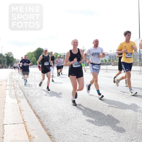 29.06.2025 - hella hamburg halbmarathon Lena Gebhardt http://msf.ph/oto/8374154 29.06.2025 10:15:05 Lombardsbrücke 11271, 1745, 10589, 14617, 11598, 21, 1071, 1296, 1379, 1524, 1575, 1728, 1745, 2046, 2140, 2281, 2601, 2690, 3025, 3454, 3507, 3509, 3513, 3650, 3691, 3844, 4495, 4641, 5191, 5271, 5608, 5800, 5981, 5986, 6181, 6248, 6317, 6935, 7195, 7439, 7452, 7810, 7881, 8055, 8237, 8239, 8256, 8275, 8522, 8563, 8609, 8755, 8854, 9113, 9173, 9556, 9663, 9709, 9847, 9911, 9975, 9997, 10391, 10589, 10610, 10717, 10963, 11271, 11598, 15150, 15740 meine-sportfotos.de