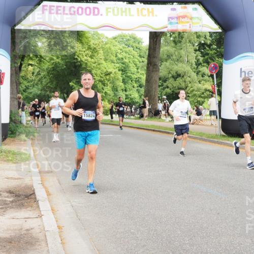 29.06.2025 - hella hamburg halbmarathon MichiJ http://msf.ph/oto/8374161 29.06.2025 10:45:07 Zwischen KM18-KM19 2606, 6281, 9835, 10212, 10896, 12735, 13694, 15824, 17455, 18068, 18112, 18492, 18682 meine-sportfotos.de