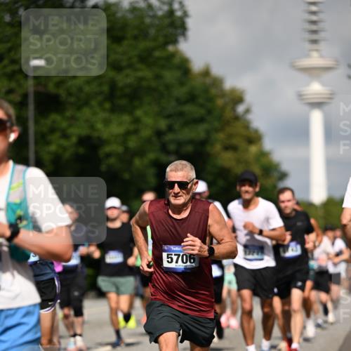 29.06.2025 - hella hamburg halbmarathon Dr. Thomas Lammeyer http://msf.ph/oto/8374202 29.06.2025 09:58:11 Kennedybrücke 1098, 1119, 1171, 1342, 1399, 1750, 1942, 2020, 2222, 2367, 2442, 2470, 2561, 2670, 2842, 2889, 3562, 4017, 4029, 4270, 4816, 5020, 5447, 5706, 5884, 6198, 6266, 6290, 6630, 6819, 7087, 7297, 7709, 8142, 8374, 8482, 8576, 8698, 8916, 9051, 9463, 9619, 10057, 10237, 10529, 11422 meine-sportfotos.de