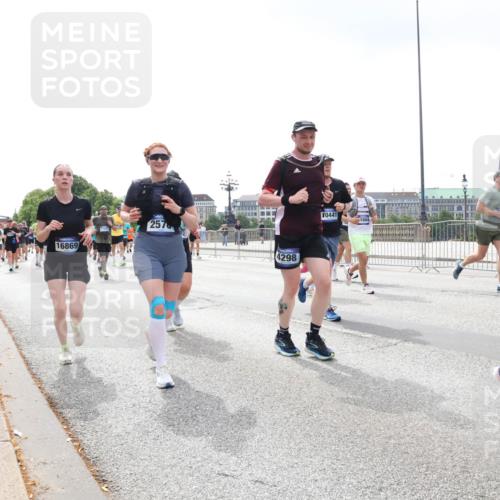 29.06.2025 - hella hamburg halbmarathon Lena Gebhardt http://msf.ph/oto/8374204 29.06.2025 10:39:54 Lombardsbrücke 16869, 2578, 4298, 10441, 1664, 7429, 1058, 1076, 1291, 1586, 1691, 1899, 2019, 2254, 2313, 2578, 2866, 2888, 2976, 3046, 3515, 3607, 3882, 3883, 3884, 4173, 4298, 4471, 4609, 4752, 5045, 5229, 5263, 5654, 5701, 5877, 5901, 6097, 6321, 6427, 6428, 6548, 6698, 6719, 6726, 6739, 6748, 6750, 6890, 6920, 7045, 7053, 7125, 7199, 7429, 7455, 7456, 7684, 8107, 8612, 8995, 9569, 9698, 9747, 9777, 10441, 10512 meine-sportfotos.de