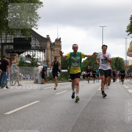 29.06.2025 - hella hamburg halbmarathon Yannick Fuchs http://msf.ph/oto/8374210 29.06.2025 10:53:55 20KM 1019, 1544, 2011, 2730, 2780, 3169, 3780, 4238, 4379, 4986, 5272, 6327, 6470, 7259, 7824, 8030, 8326, 8481, 8749, 8807, 9741, 9985, 10271, 10281, 10301, 11114, 11158, 11159, 11250, 12406, 12422, 12446, 13036, 13706, 13847, 13993, 14471, 14823, 15083, 15525, 15673, 15914, 16530, 16608, 17860, 18130, 18200, 18202, 18377, 18624, 19178 meine-sportfotos.de