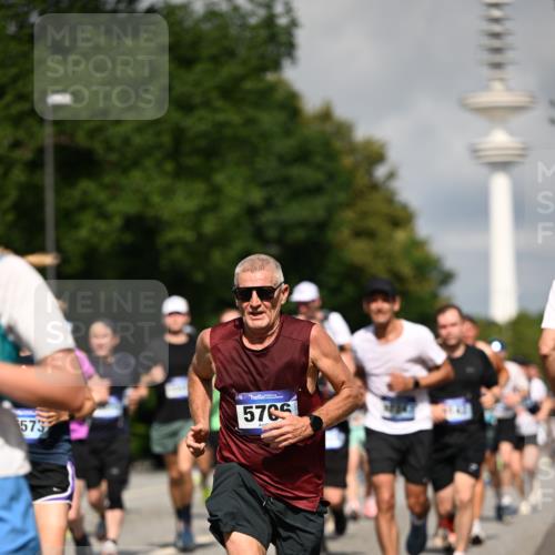 29.06.2025 - hella hamburg halbmarathon Dr. Thomas Lammeyer http://msf.ph/oto/8374233 29.06.2025 09:58:11 Kennedybrücke 1098, 1119, 1171, 1342, 1399, 1750, 1942, 2020, 2222, 2367, 2442, 2470, 2561, 2670, 2842, 2889, 3562, 4017, 4029, 4270, 4816, 5020, 5447, 5706, 5884, 6198, 6266, 6290, 6630, 6819, 7087, 7297, 7709, 8142, 8374, 8482, 8576, 8698, 8916, 9051, 9463, 9619, 10057, 10237, 10529, 11422 meine-sportfotos.de