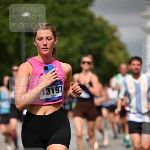 29.06.2025 - hella hamburg halbmarathon Dr. Thomas Lammeyer http://msf.ph/oto/8374260 29.06.2025 10:20:01 Kennedybrücke 1212, 1308, 1651, 2071, 2076, 2436, 2601, 2835, 3167, 4583, 4828, 5046, 5423, 7897, 8057, 8169, 8274, 8554, 8746, 9192, 9307, 9601, 9784, 9881, 10608, 10844, 11113, 11303 meine-sportfotos.de