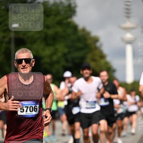 29.06.2025 - hella hamburg halbmarathon Dr. Thomas Lammeyer http://msf.ph/oto/8374306 29.06.2025 09:58:12 Kennedybrücke 1098, 1119, 1171, 1342, 1399, 1750, 1942, 2020, 2222, 2367, 2442, 2470, 2561, 2670, 2842, 2889, 3562, 4017, 4029, 4270, 4816, 5020, 5447, 5706, 5884, 6266, 6290, 6630, 6819, 7087, 7297, 7709, 8142, 8374, 8482, 8576, 8698, 8916, 9051, 9463, 9619, 9924, 10057, 10529, 11422 meine-sportfotos.de