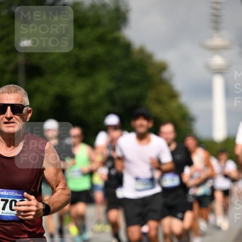 29.06.2025 - hella hamburg halbmarathon Dr. Thomas Lammeyer http://msf.ph/oto/8374342 29.06.2025 09:58:12 Kennedybrücke 1098, 1119, 1171, 1342, 1399, 1750, 1942, 2020, 2222, 2367, 2442, 2470, 2561, 2670, 2842, 2889, 3562, 4017, 4029, 4270, 4816, 5020, 5447, 5706, 5884, 6266, 6290, 6630, 6819, 7087, 7297, 7709, 8142, 8374, 8482, 8576, 8698, 8916, 9051, 9463, 9619, 9924, 10057, 10529, 11422 meine-sportfotos.de