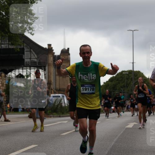 29.06.2025 - hella hamburg halbmarathon Yannick Fuchs http://msf.ph/oto/8374358 29.06.2025 10:53:56 20KM 1019, 1544, 2011, 2167, 2730, 3169, 3780, 4238, 4379, 4986, 5272, 6327, 6470, 7259, 7824, 8030, 8326, 8481, 8749, 8807, 9741, 9985, 10271, 10281, 10301, 11114, 11158, 11159, 11250, 12406, 12422, 12446, 13036, 13847, 13993, 14471, 14823, 15083, 15525, 15673, 15914, 16530, 16608, 17860, 18130, 18200, 18202, 18377, 18624, 19178 meine-sportfotos.de