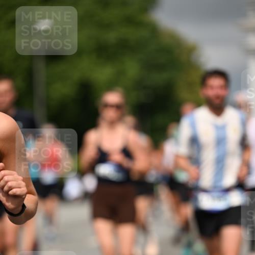 29.06.2025 - hella hamburg halbmarathon Dr. Thomas Lammeyer http://msf.ph/oto/8374360 29.06.2025 10:20:02 Kennedybrücke 1212, 1308, 1651, 2071, 2076, 2436, 2601, 2835, 3167, 4583, 4828, 5046, 5423, 7897, 8057, 8169, 8274, 8554, 8746, 9192, 9307, 9601, 9784, 9881, 10608, 10844, 11113, 11303 meine-sportfotos.de