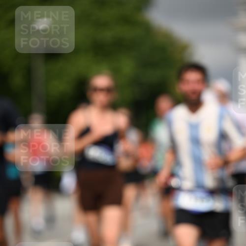 29.06.2025 - hella hamburg halbmarathon Dr. Thomas Lammeyer http://msf.ph/oto/8374371 29.06.2025 10:20:02 Kennedybrücke 1212, 1308, 1651, 2071, 2076, 2436, 2601, 2835, 3167, 4583, 4828, 5046, 5423, 7897, 8057, 8169, 8274, 8554, 8746, 9192, 9307, 9601, 9784, 9881, 10608, 10844, 11113, 11303 meine-sportfotos.de