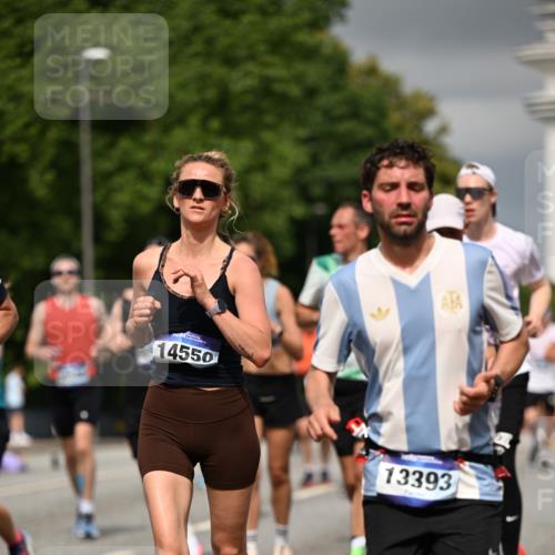 29.06.2025 - hella hamburg halbmarathon Dr. Thomas Lammeyer http://msf.ph/oto/8374393 29.06.2025 10:20:03 Kennedybrücke 1212, 1308, 1651, 2071, 2076, 2436, 2601, 2835, 3167, 4583, 4828, 5046, 5423, 7897, 8057, 8169, 8274, 8554, 8746, 9307, 9601, 9784, 9881, 10292, 10608, 10844, 11113, 11303 meine-sportfotos.de