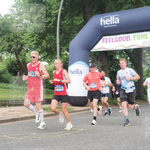 29.06.2025 - hella hamburg halbmarathon KatJ http://msf.ph/oto/8374430 29.06.2025 10:24:12 Zwischen KM18-KM19 1344, 4050, 4740, 7466 meine-sportfotos.de