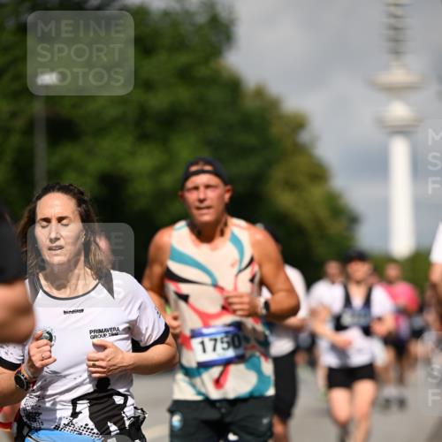 29.06.2025 - hella hamburg halbmarathon Dr. Thomas Lammeyer http://msf.ph/oto/8374466 29.06.2025 09:58:16 Kennedybrücke 1119, 1342, 1399, 1750, 1942, 2020, 2222, 2367, 2442, 2470, 2561, 2670, 2816, 2889, 3562, 4017, 4029, 4816, 5020, 5447, 5706, 5884, 6290, 6630, 6819, 6978, 6991, 7087, 7274, 7297, 7709, 8142, 8374, 8482, 8576, 8698, 8916, 9051, 9463, 9710, 9924, 10057, 10529, 11125, 11422 meine-sportfotos.de